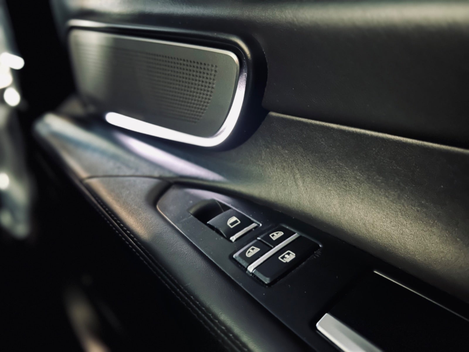 09a2eb97-94ff-4010-9c8a-c1414bfc14db-1