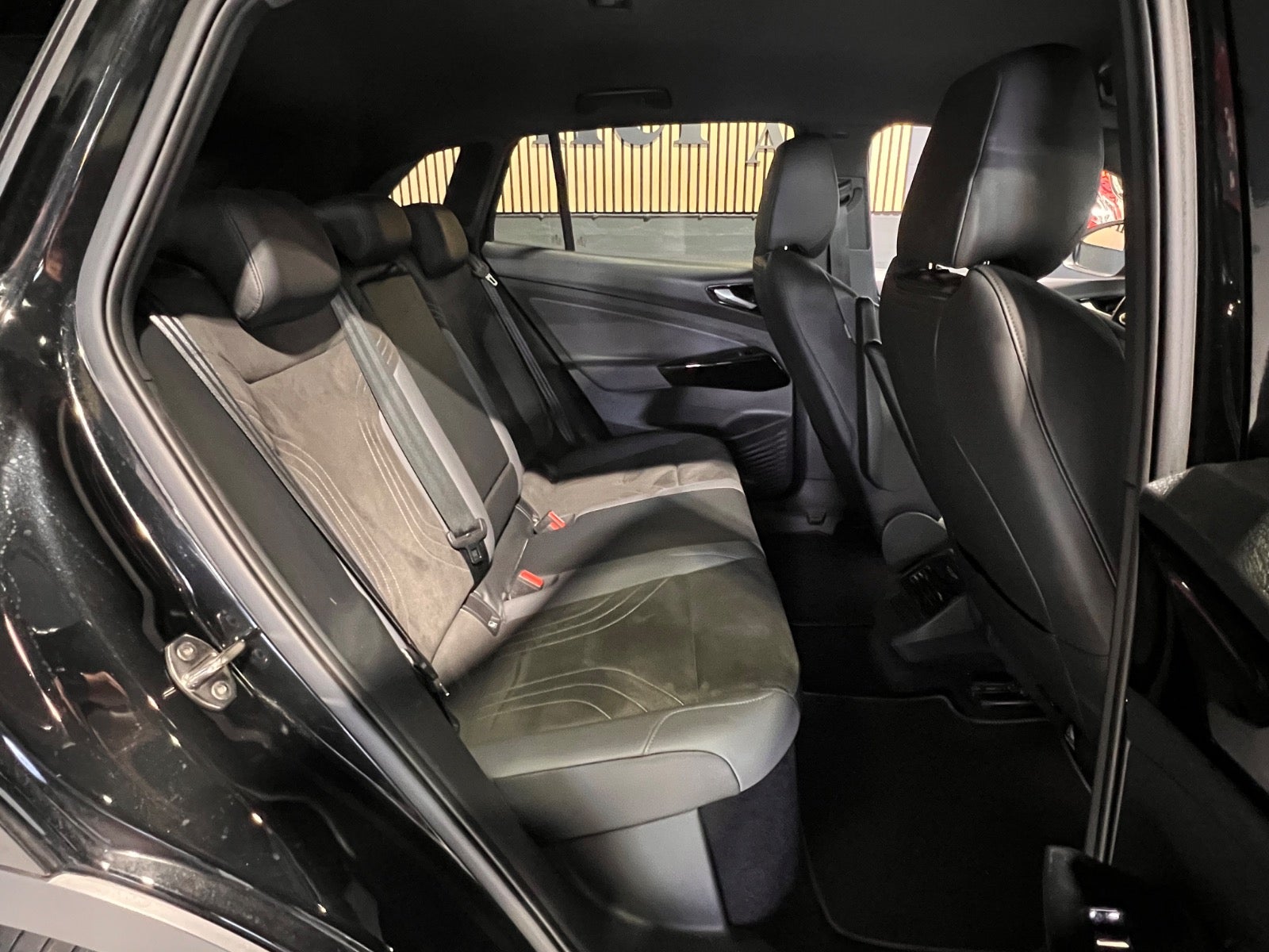 0ef73906-076d-4c20-8841-929441a8732e