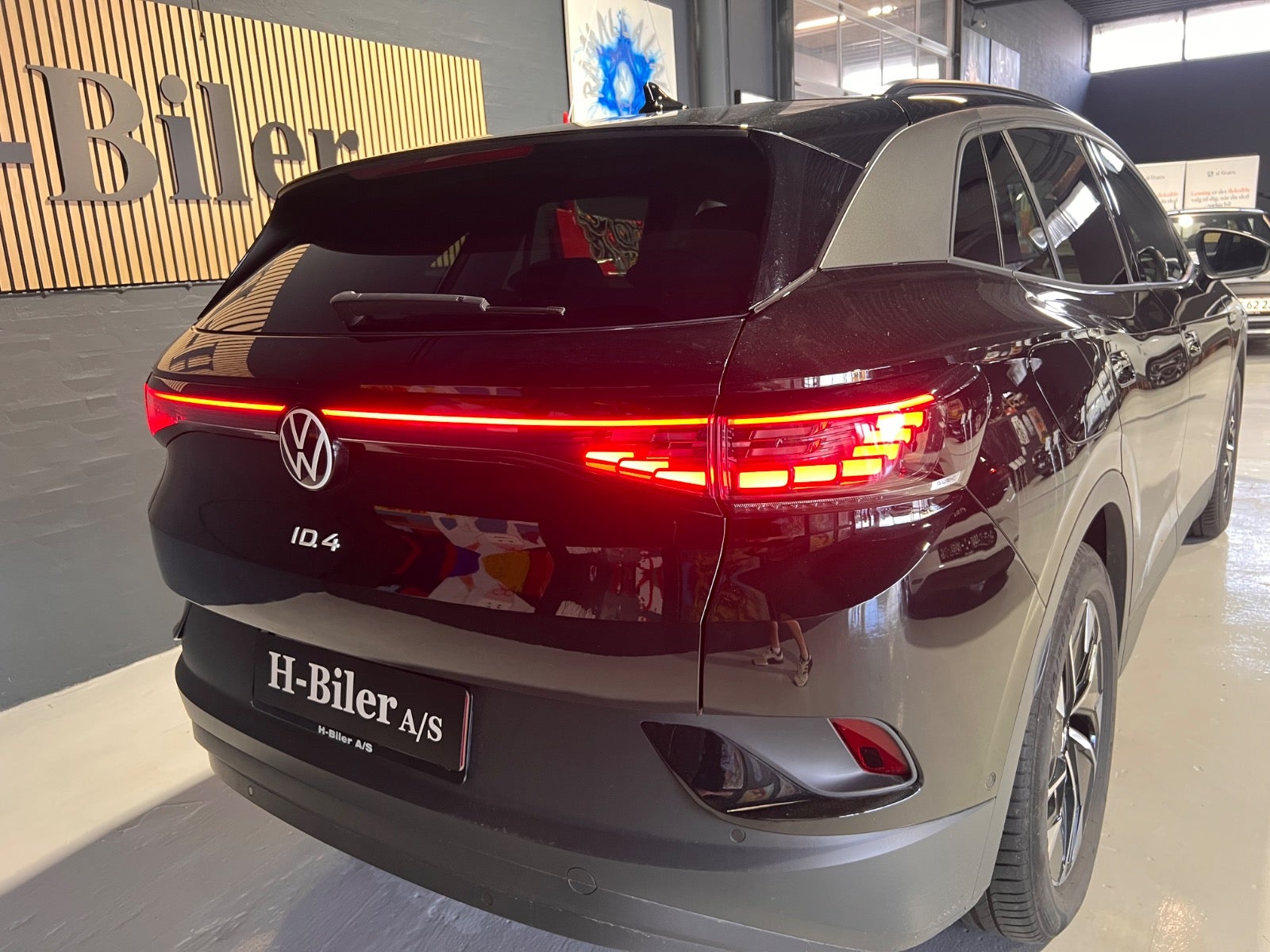 f17599f1-a1c1-40ec-96d0-50b0c94c95af